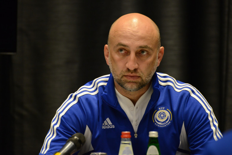 Сборная Казахстана по футболу может остаться без главного тренера