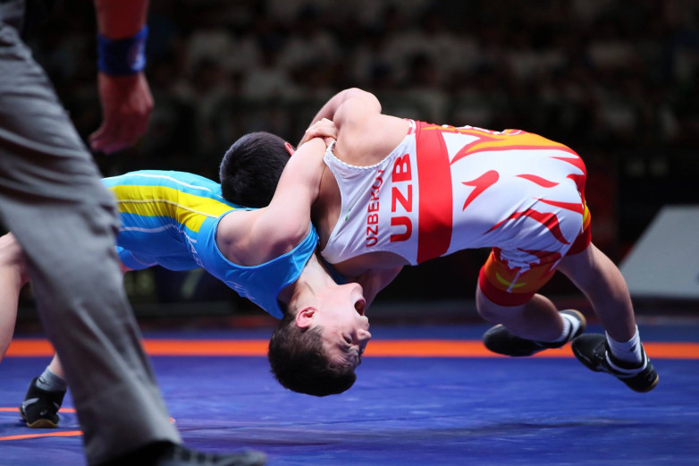 Казахстанский борец стартовал с победы на мировом отборе на Олимпиаду-2024