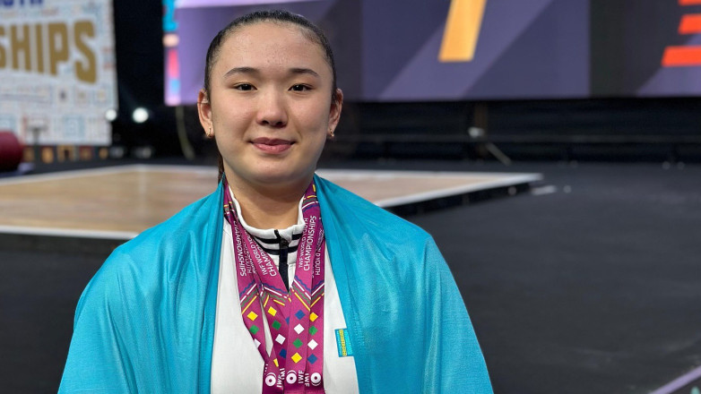 17-летняя казахстанка выиграла три золота Чемпионата мира по тяжелой атлетике