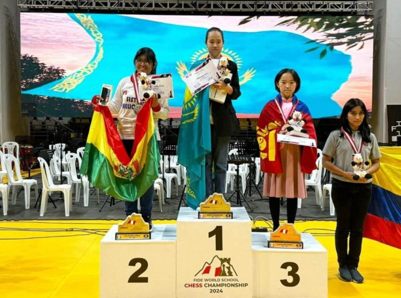 Казахстанская школьница стала чемпионкой мира по классическим шахматам