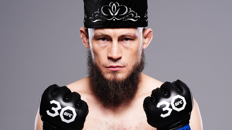Первый татарин в UFC одержал тяжелую победу на турнире в Эр-Рияде