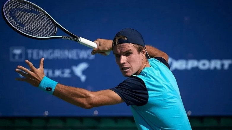 Известный казахстанский теннисист провел тяжелый матч на турнире в Словакии