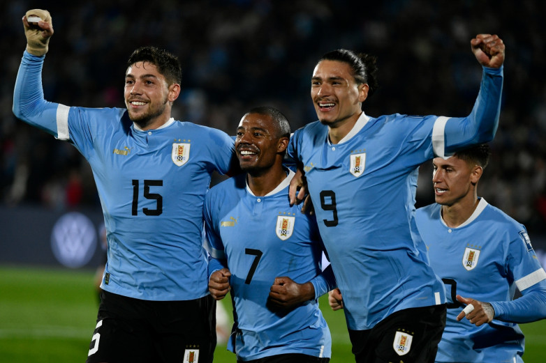 ВИДЕО: Угругвайские футболисты подрались с фанатами Колумбии прямо на стадионе