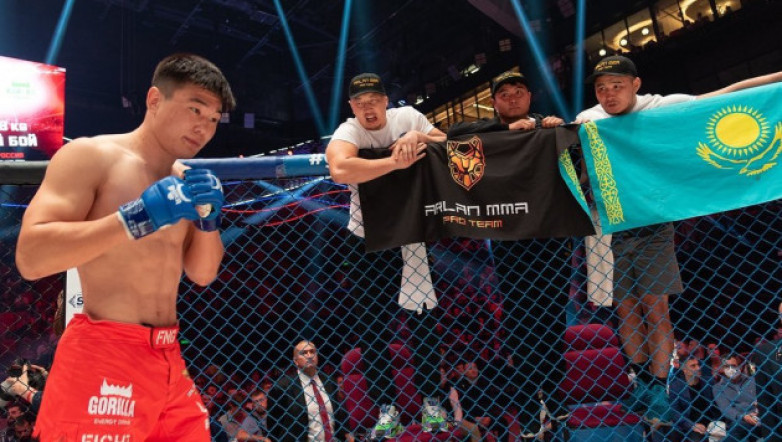 Известный казахстанский боец нокаутировал бывшую звезду UFC в бою за титул
