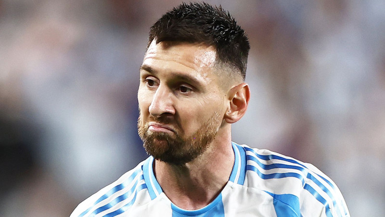Президент Аргентины уволил замминистра спорта, потребовавшего от Месси извинений