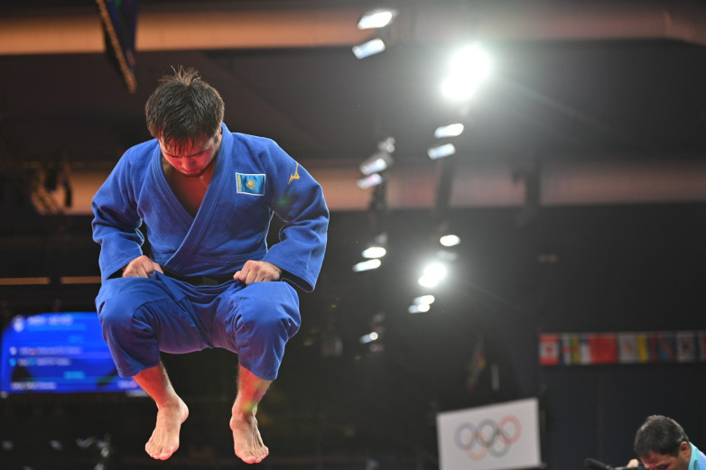 ВИДЕО. Казахстанский дзюдоист сенсационно пробился в полуфинал Олимпиады-2024