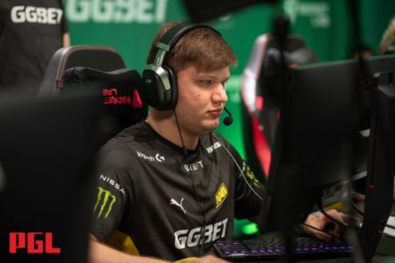 S1mple показал свою новую девушку