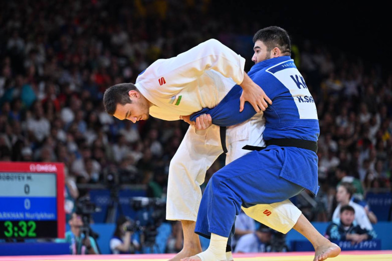 Видео схватки казахстанского дзюдоиста против чемпиона мира из Узбекистана на Олимпиаде-2024