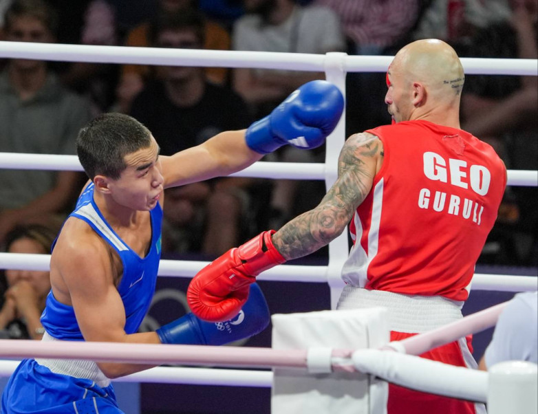 Засудили? Видео второго боя Казахстана за медаль Олимпиады-2024 в боксе