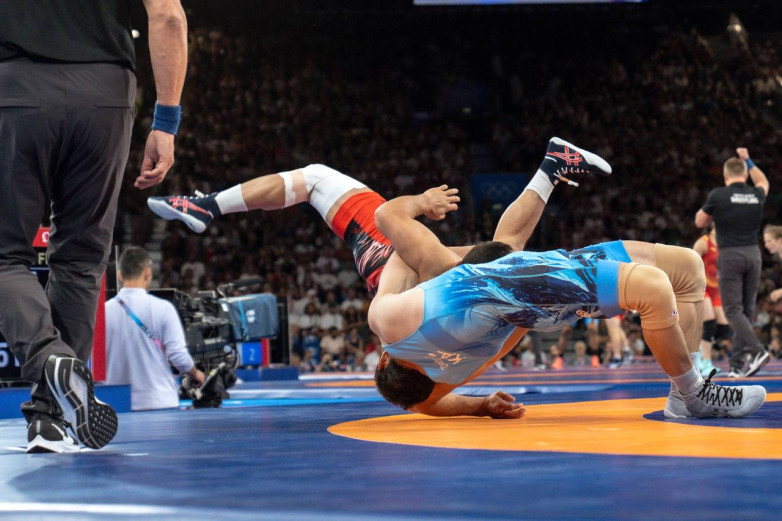 Казахстан выиграл первую медаль в борьбе на Олимпиаде-2024