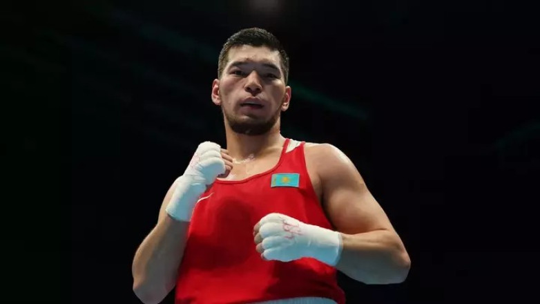 Казахстанский боксер гарантировал себе медаль Олимпиады-2024