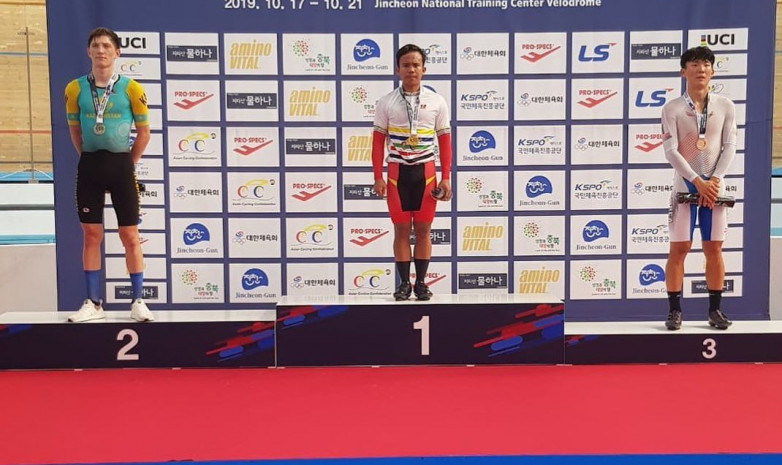 Казахстанец выиграл «серебро» чемпионата Азии по велоспорту на треке