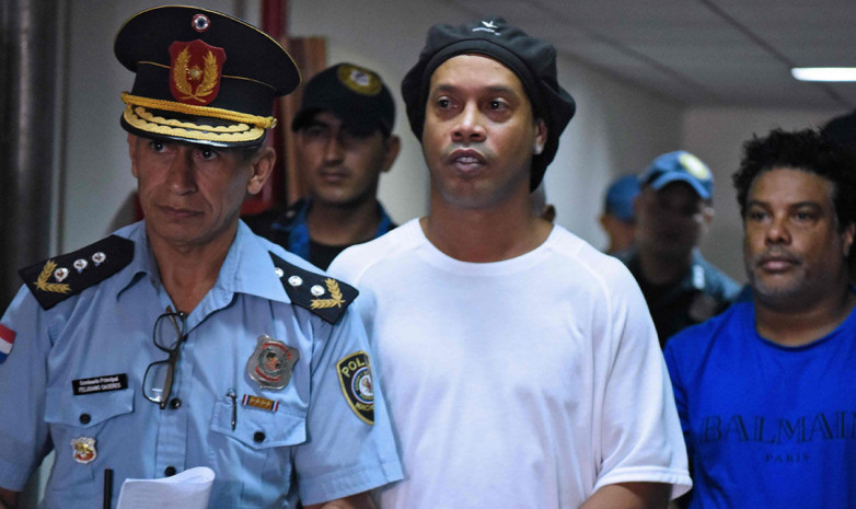 Роналдиньо выпущен из тюрьмы в Парагвае