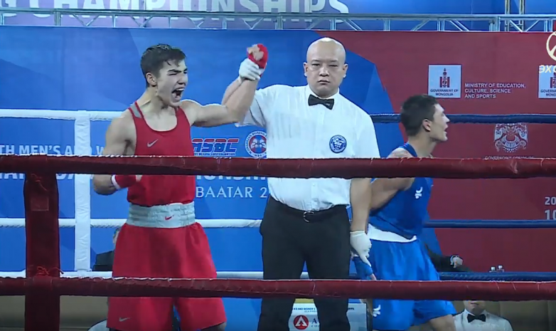 Казахстанец Бейбарыс Жексен выиграл «золото» молодежного ЧА по боксу