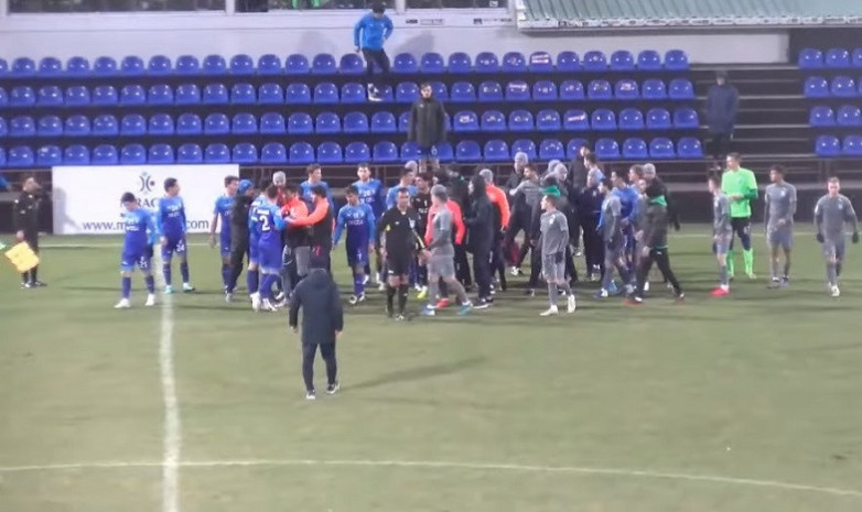 ВИДЕО. Футболисты устроили разборки во время контрольного матча в Турции