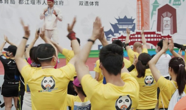 ВИДЕО. В Китае прошел массовый марафон на фоне ослабления мер по борьбе с коронавирусом