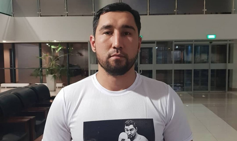 ВИДЕО. Казахстанский обладатель поясов WBO, WBA и WBC готовится к возвращению на ринг
