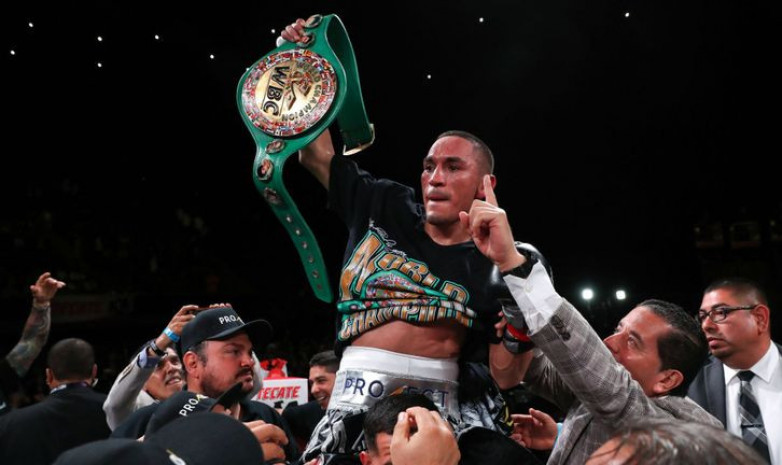 Мексиканец Эстрада защитил титул чемпиона мира WBC во втором наилегчайшем весе