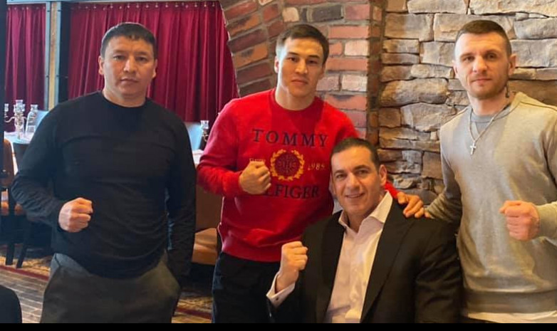 Батыр Джукембаев прибыл в Канаду на титульный бой