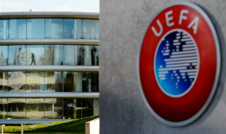 УЕФА отменил рукопожатия футболистов перед матчами еврокубков