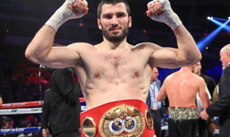 Видео. Бетербиев нокаутирует Гвоздика в бою за титулы WBC и IBF