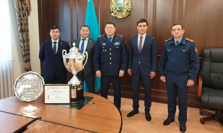 Серик Сапиев поздравил победителей турнира Qazaqstan Qyzmet Cup