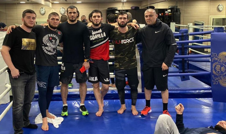 Хабиб Нурмагомедов помог брату «сделать вес» перед дебютом в UFC