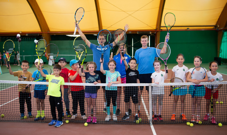Казахстанские теннисисты провели мастер-класс для детей в Алматы