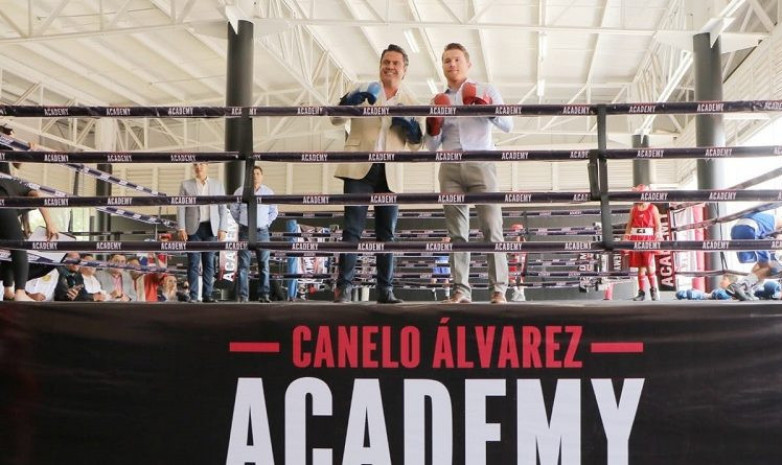 Альварес бокс академиясын ашты