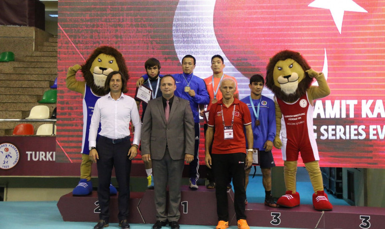 Казахстанец Айдос Султангали стал чемпионом турнира Вехби Эмре в Турции