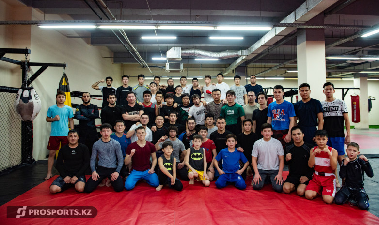 Асылжан Бакытжанулы провел открытую тренировку в Almaty Fight Academy
