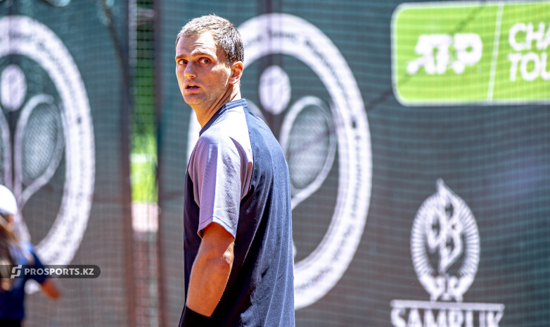 Недовесов вышел в четвертьфинал турнира серии Challenger в Алматы
