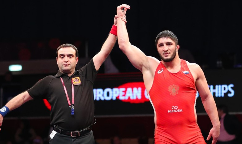 Садулаев стал четырехкратным чемпионом мира по вольной борьбе
