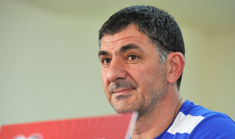 Наставник сборной Армении ушел в отставку со своего поста 