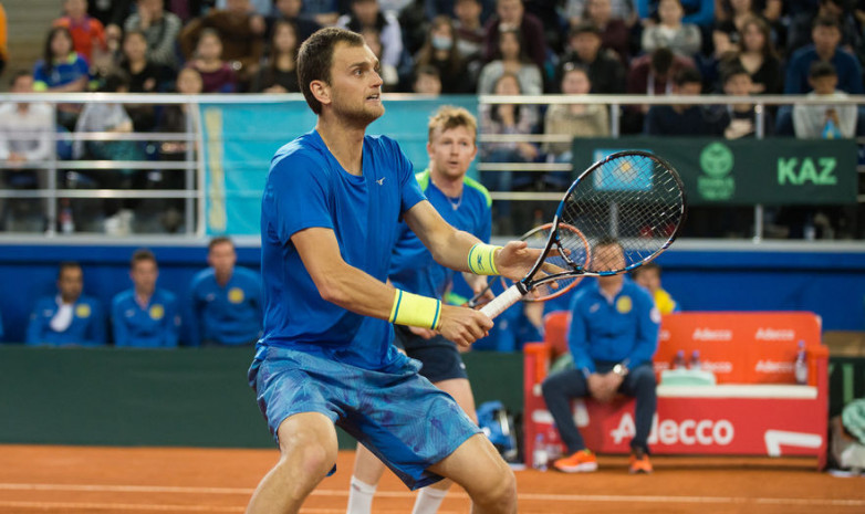 Голубев и Недовесов не смогли выйти в полуфинал теннисного турнира в Шербуре в парном разряде 