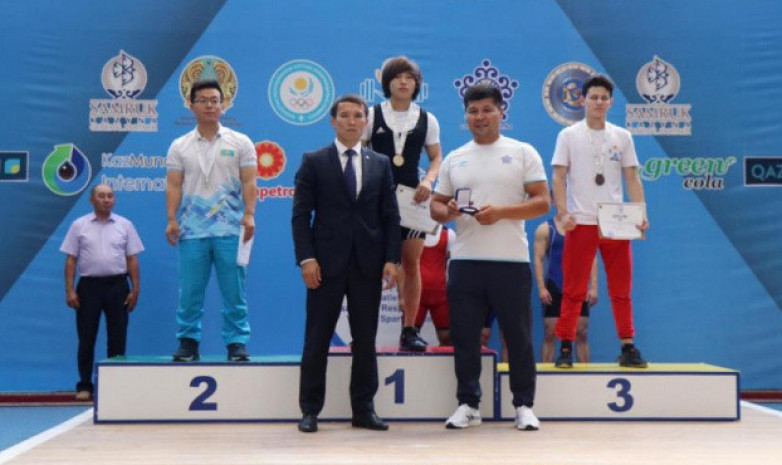 Установлен новый рекорд Казахстана по тяжелой атлетике  