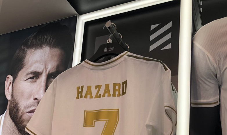 «Реал» начал продажу футболок с фамилией Азара