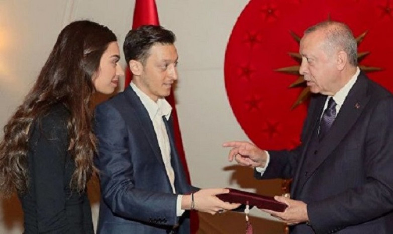 Озил пригласил на свадьбу президента Турции