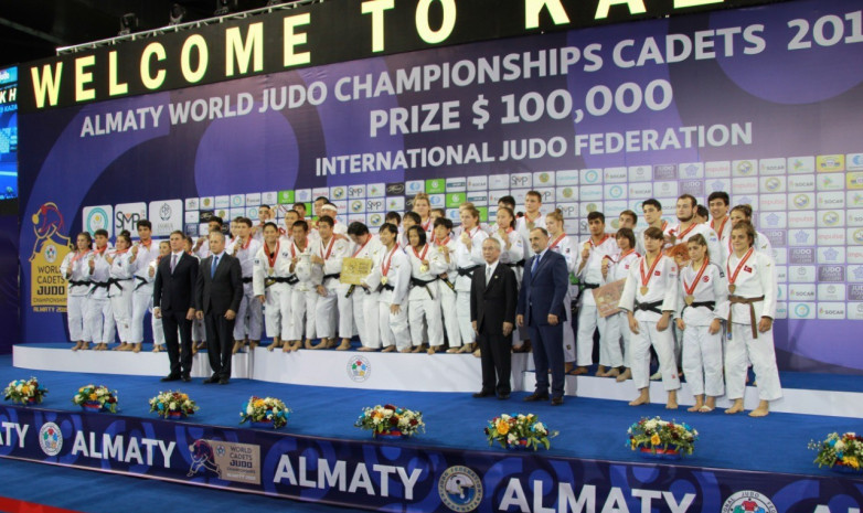 Казахстанские дзюдоисты остались без медалей в командных соревнованиях на юношеском ЧМ