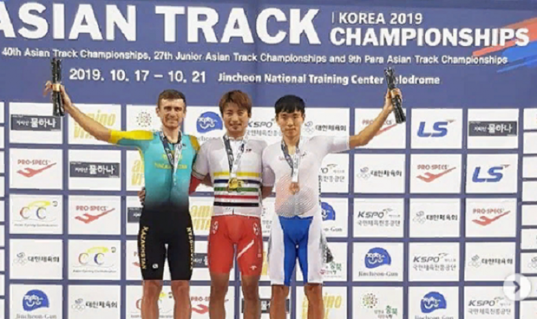 Артем Захаров выиграл «серебро» на чемпионате Азии по велоспорту на треке
