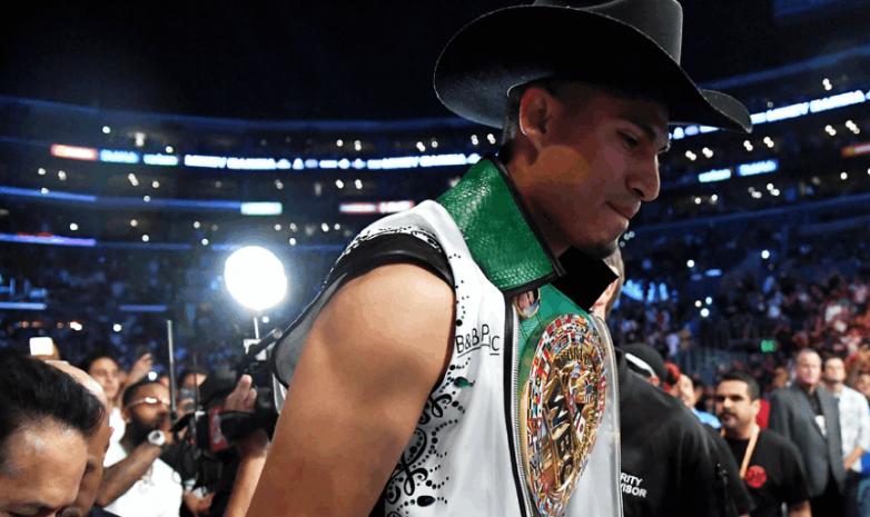 Майки Гарсия отказался от титула WBC, планирует взять титул в полусреднем дивизионе.