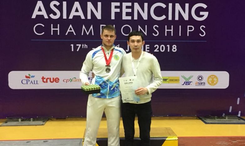 Казахстанский спортсмен стал серебряным призером чемпионата Азии по фехтованию