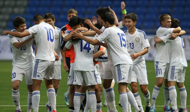 Юношеская сборная Казахстана разгромно уступила сверстникам из Словакии 