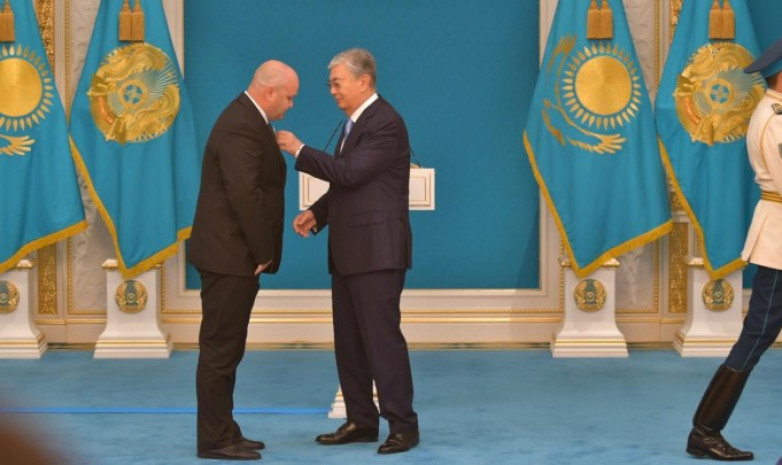 Тренер по боксу получил орден «Курмет» от рук президента Казахстана за восстановление Арыси