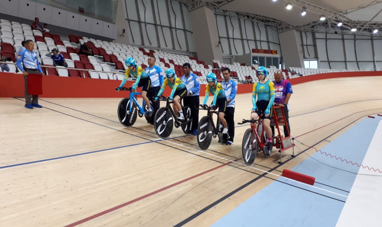 Женская команда Казахстана завоевала золото на чемпионате Азии по велотреку среди юниоров