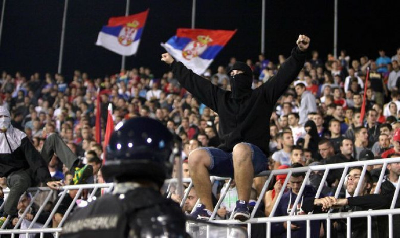 Сборную Сербии могут оштрафовать за действия фанатов во время матча с Швейцарией