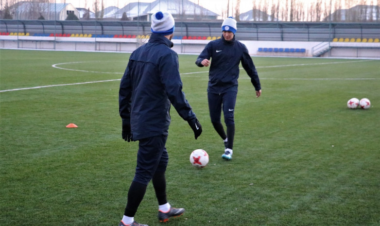 Фоторепортаж с тренировки «Иртыша» перед матчем с «Кыраном» за право участия в Премьер-лиге