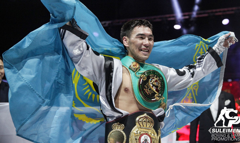 Казахстанские боксеры показали пояса после титульных поединков