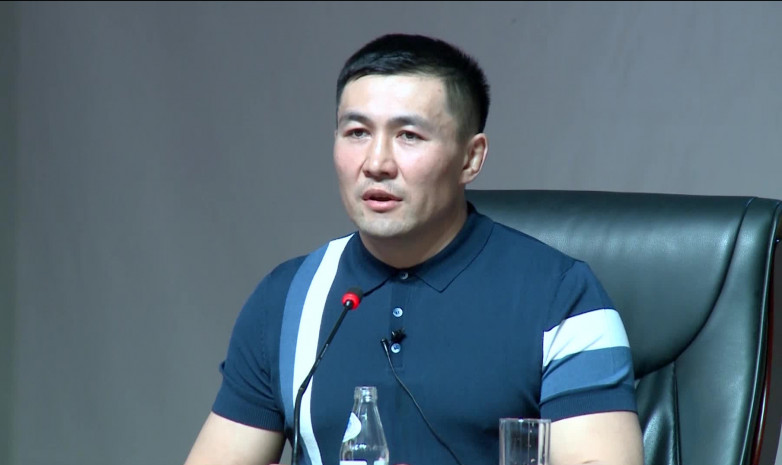Казахстанский боец ММА выразил соболезнование родственникам погибших в авиакатастрофе в Алматы