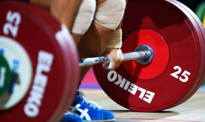Семь тяжелоатлетов дисквалифицированы за применение допинга